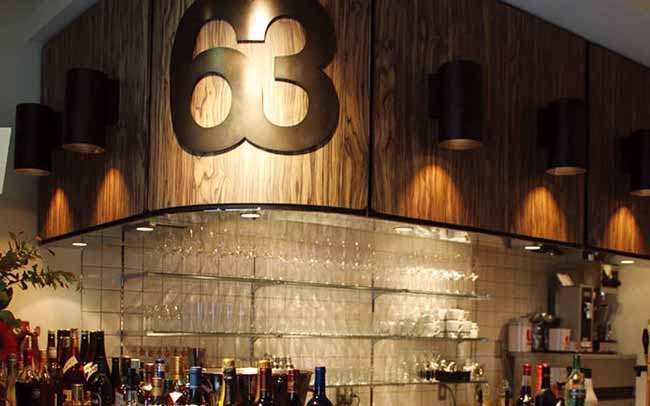 Bar & Bistro 63（ロクサン）